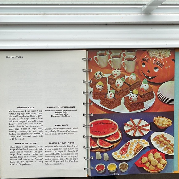 Betty Crocker’s Party Cookbook- First Edition, First Printing - Picture 6 of 7